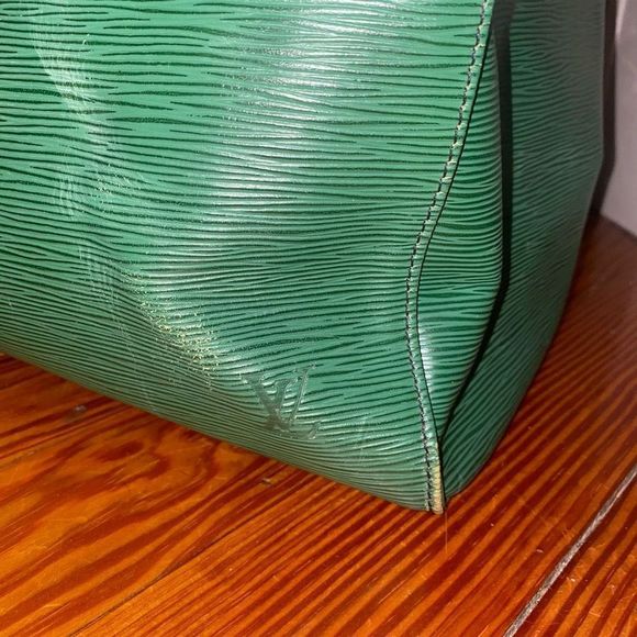 Louis Vuitton Green Epi Leather Keepall 50 Authentic - Picture 3 of 16